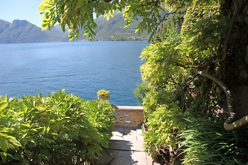Serene Lakeside Escape
