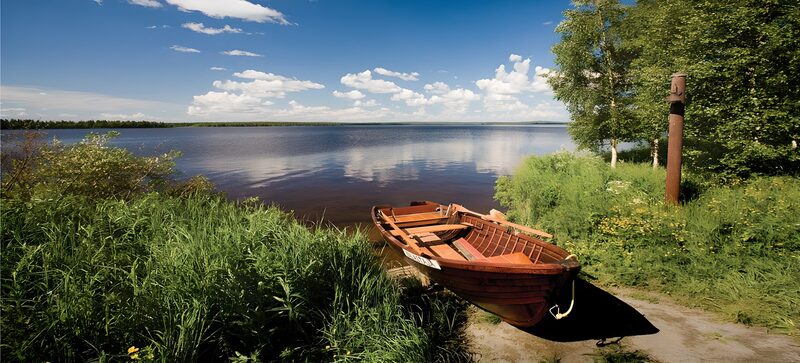 Tranquil Lakeside Serenity