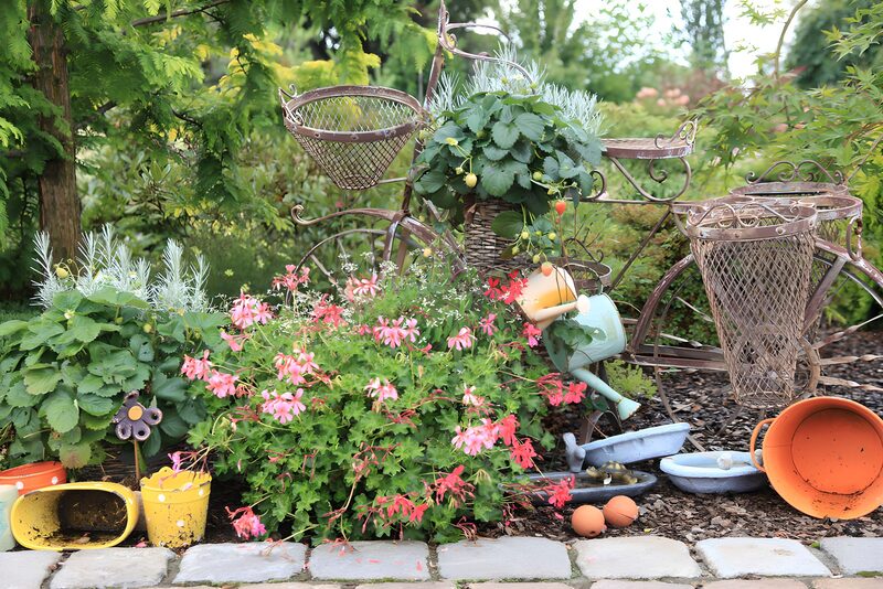 Charming Garden Bicycle Decor